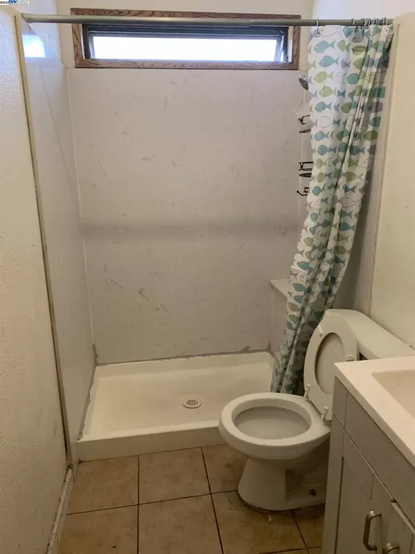 Oakland, CA 94603,9656 D St