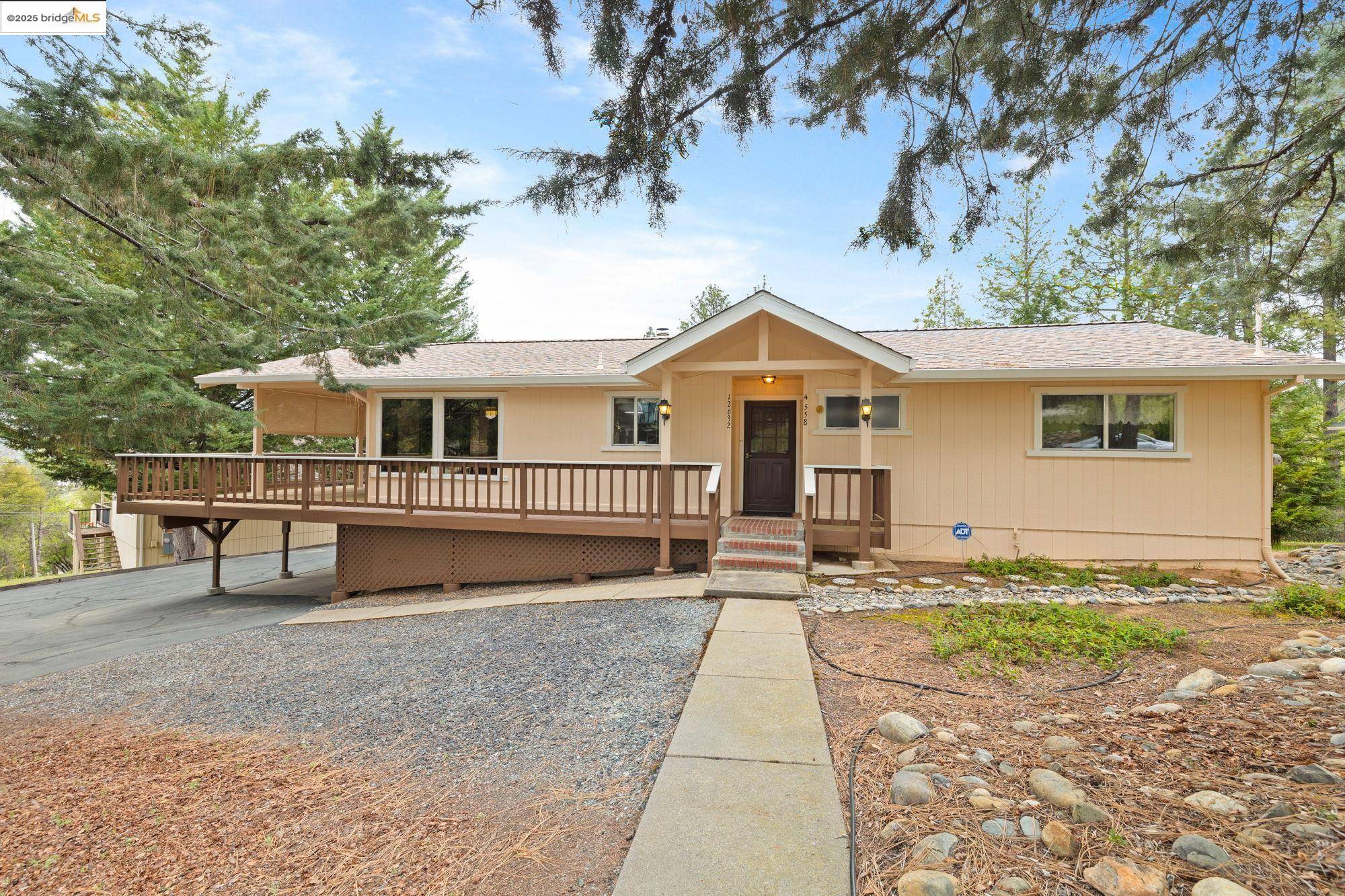 12632 Cresthaven Dr, Groveland, CA 95321