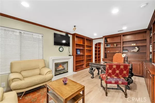 Toluca Lake, CA 91602,4406 Moorpark WAY
