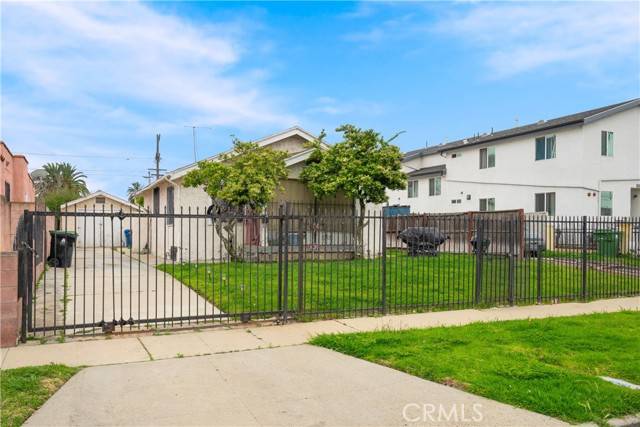 Los Angeles, CA 90003,418 W 101st ST