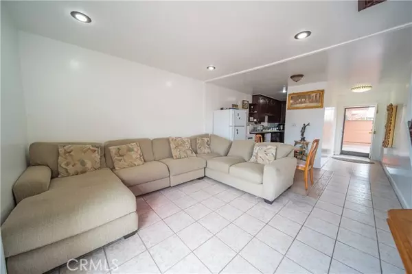 Downey, CA 90241,7033 Stewart And Gray RD 6