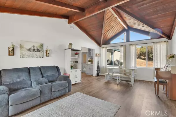 10634 Mesquite ST, Oak Hills, CA 92344