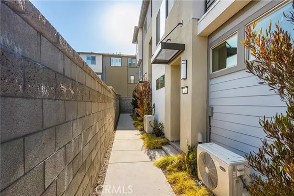 Placentia, CA 92870,1590 E Hermosa 3