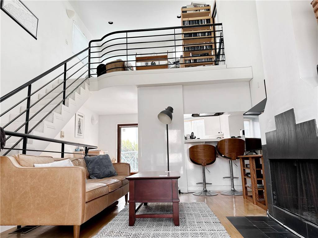 2454 4th ST 2, Santa Monica, CA 90405