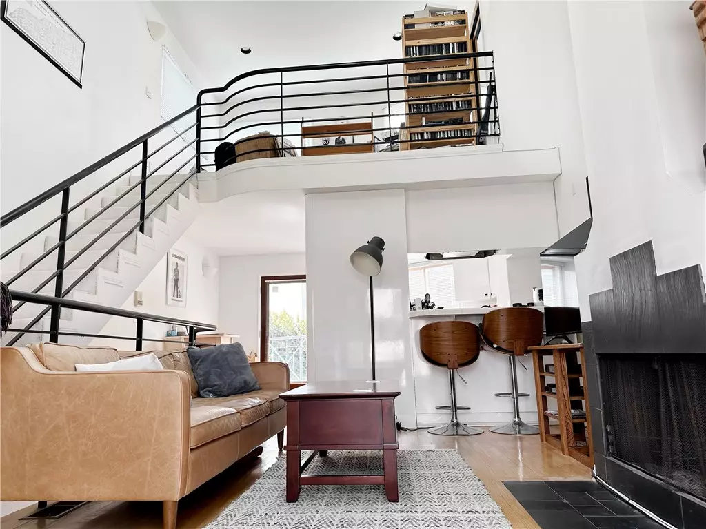 Santa Monica, CA 90405,2454 4th ST 2