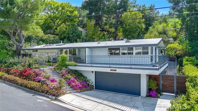 3521 Stonewood DR, Sherman Oaks, CA 91403