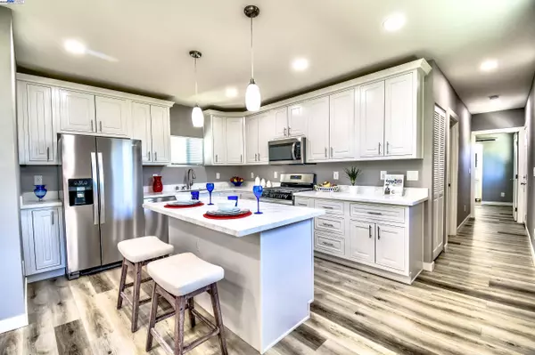 Oakland, CA 94621,8617 A St