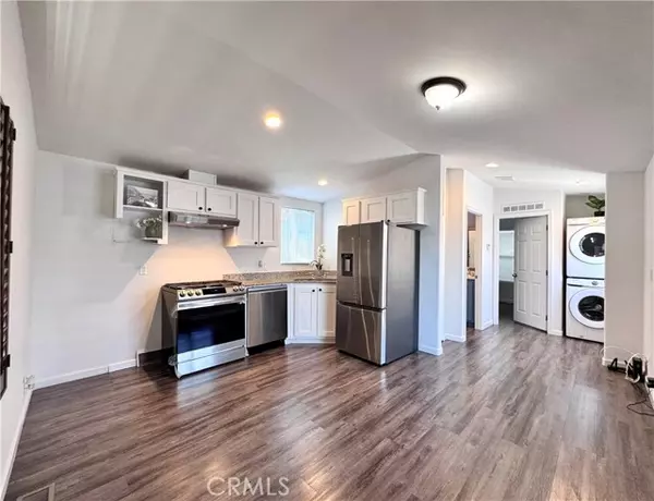 Van Nuys, CA 91405,7560 Woodman PL 66