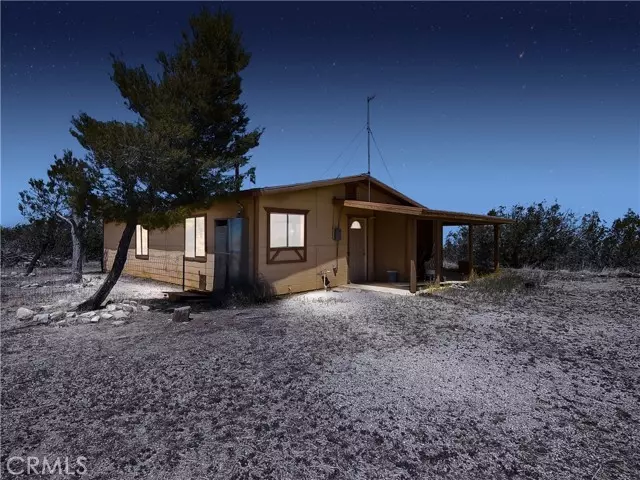 30711 212nd ST, Llano, CA 93544