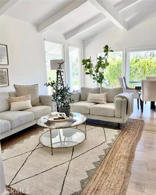 Woodland Hills, CA 91364,21700 Mulholland DR