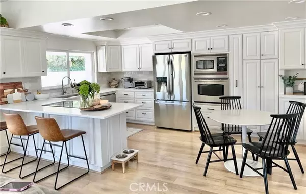 Woodland Hills, CA 91364,21700 Mulholland DR