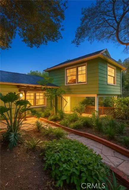 8917 Holly PL, Los Angeles, CA 90046