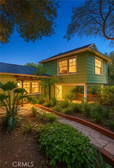 8917 Holly PL, Los Angeles, CA 90046