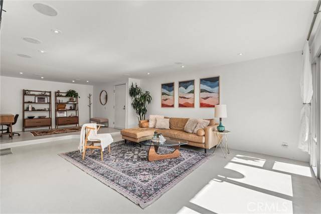 West Hollywood, CA 90069,1230 Horn 101