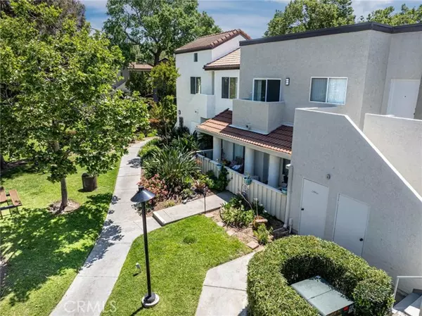 24450 Leonard Tree LN 202, Newhall, CA 91321