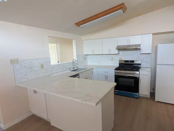 Hayward, CA 94545,27568 Gainesville Ave