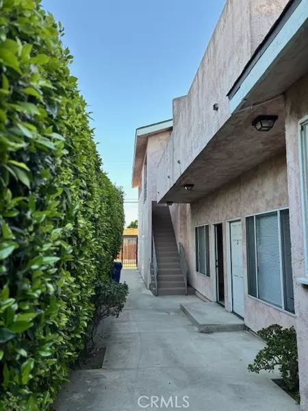 17252 Chatsworth ST 3, Granada Hills, CA 91344