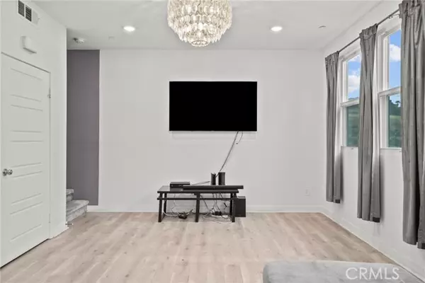 Sylmar, CA 91342,12814 Watt LN B