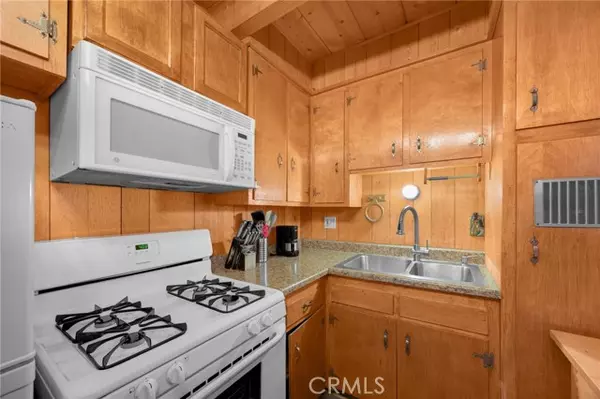 Sugarloaf, CA 92386,747 Holmes LN