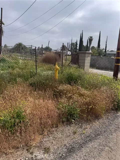 Perris, CA 92570,20660 Warren RD