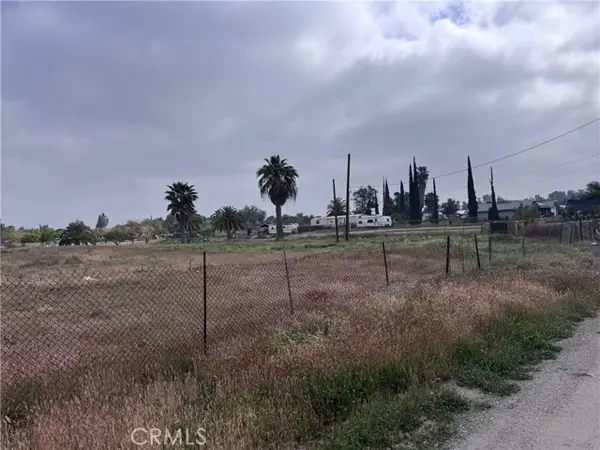 Perris, CA 92570,20660 Warren RD