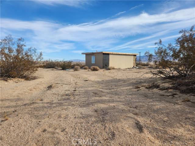 Joshua Tree, CA 92252,68423 Ranier RD