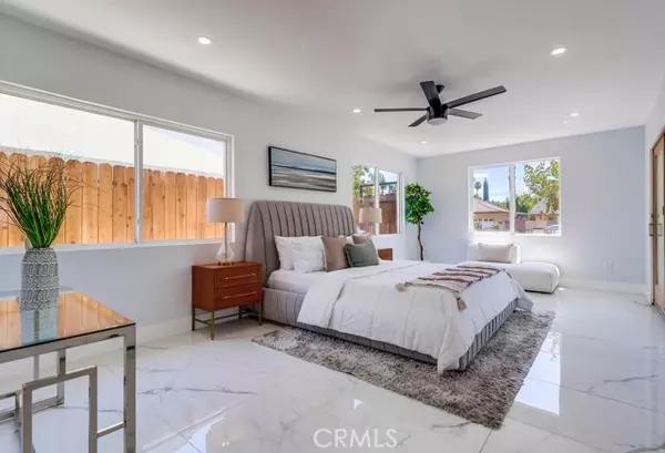Woodland Hills, CA 91367,22555 Califa ST