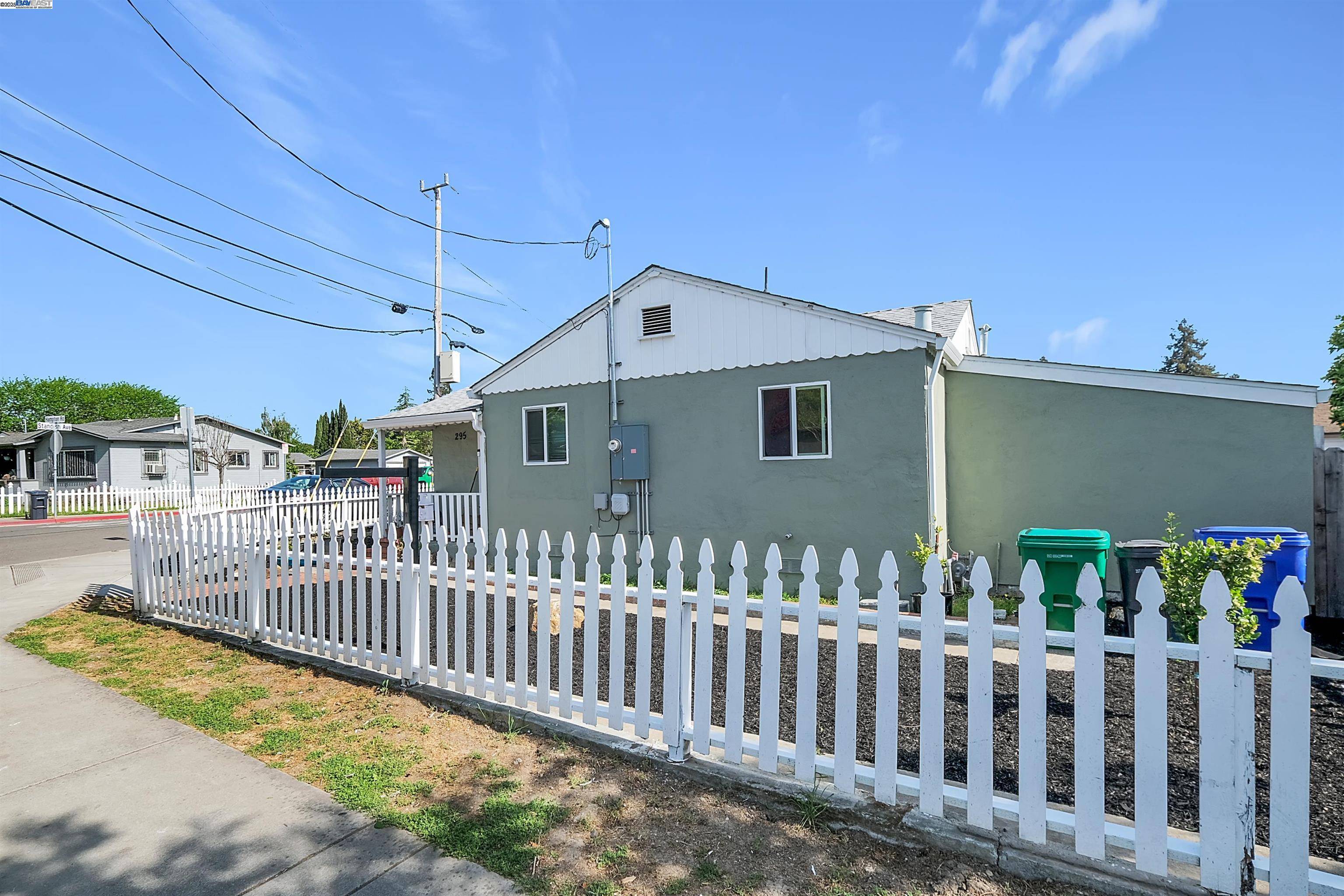 Hayward, CA 94541,295 Hampton RD