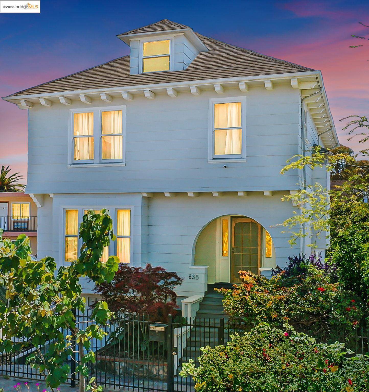 835 W Macarthur, Oakland, CA 94608