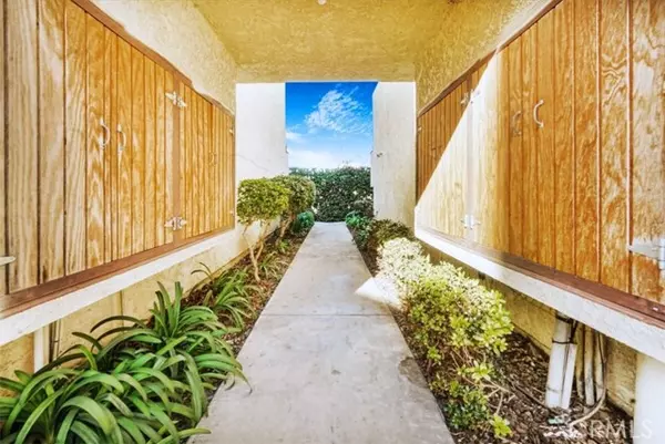 Compton, CA 90220,866 W Alondra BLD