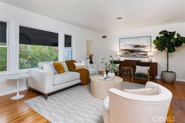 La Canada Flintridge, CA 91011,435 Paulette PL