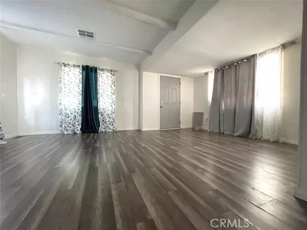 Lancaster, CA 93535,43850 20th ST 211