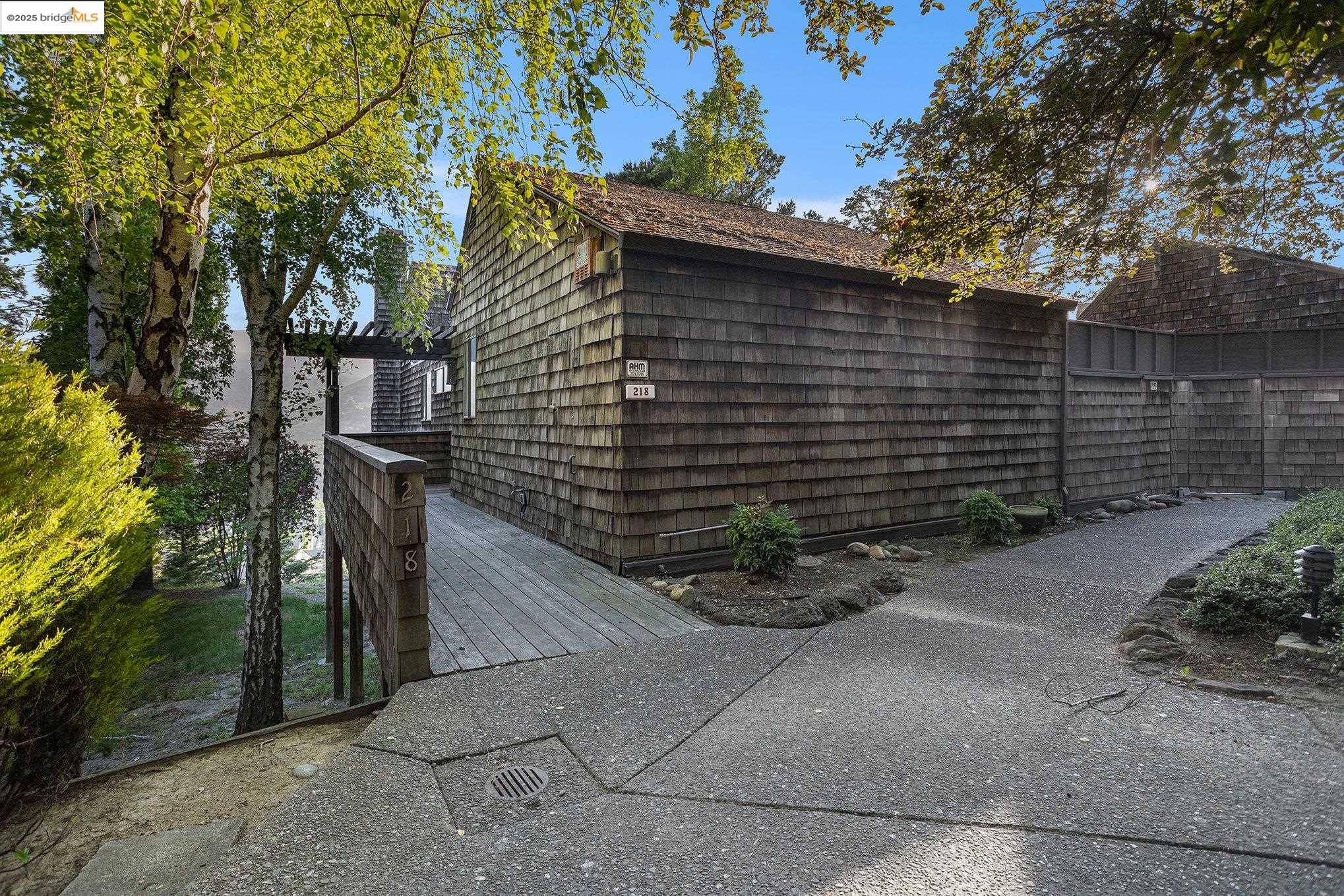 218 The Knoll, Orinda, CA 94563