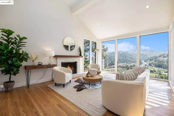 Orinda, CA 94563,218 The Knoll