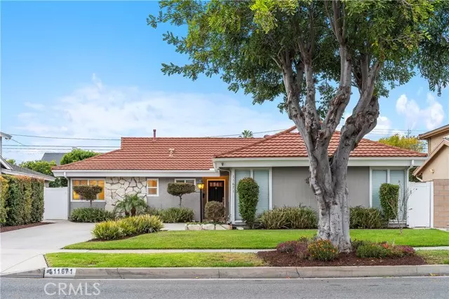 11671 Pine ST, Los Alamitos, CA 90720