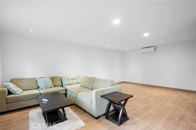 Sunland, CA 91040,10377 Mcbroom ST B