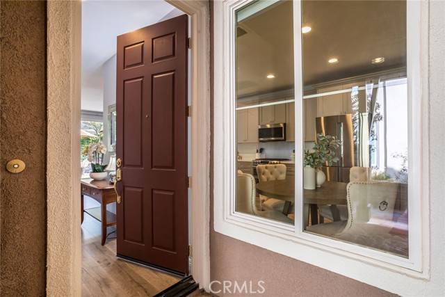 Valencia, CA 91381,25618 Via Alisa