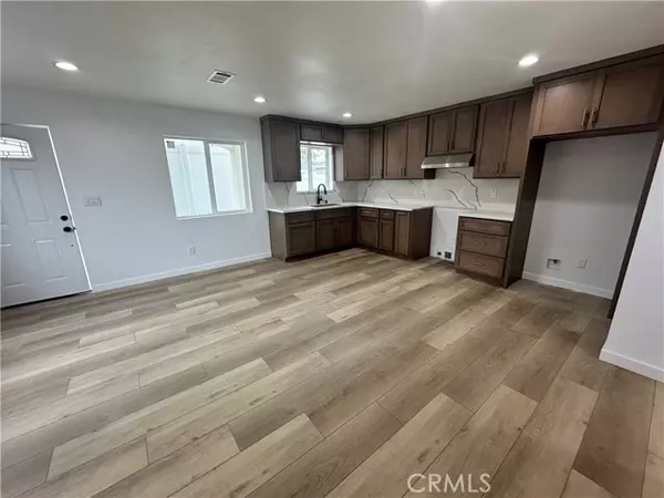 Compton, CA 90222,1318 W 131st ST A