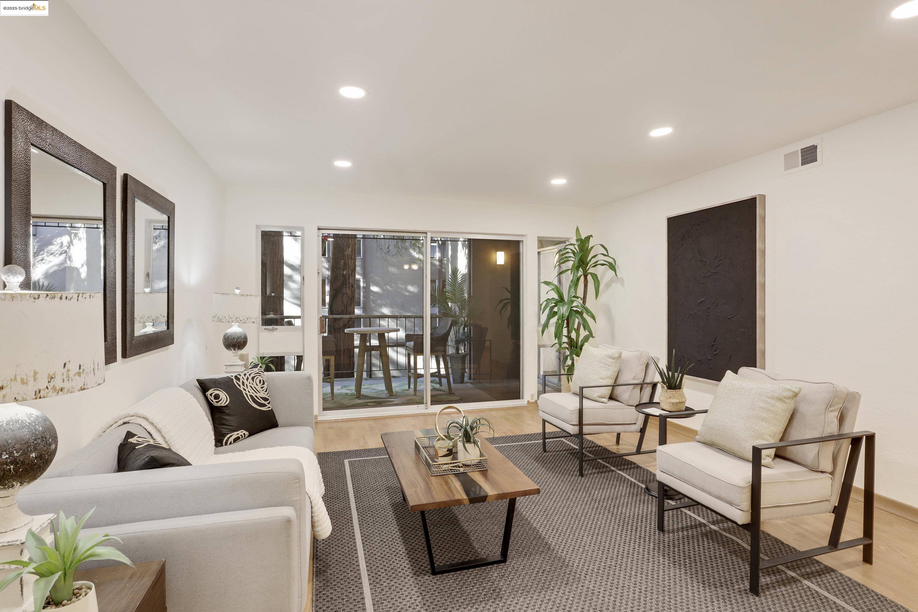 323 Monte Vista Ave 107, Oakland, CA 94611