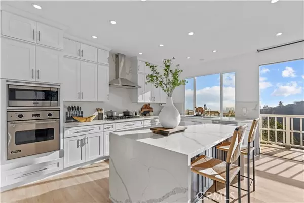 Los Angeles, CA 90069,2019 Sunset Plaza DR