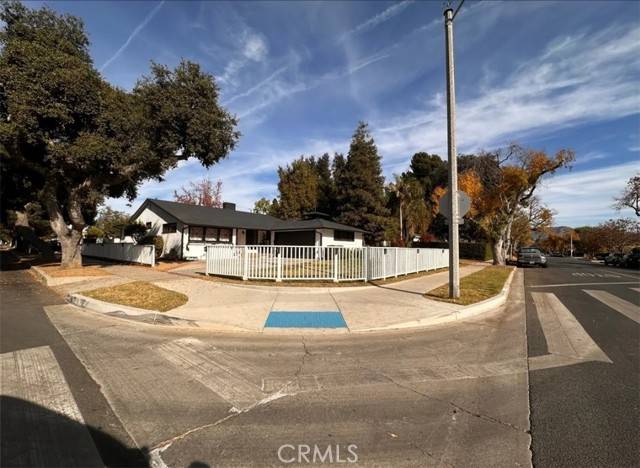 3021 W Clark AVE, Burbank, CA 91505