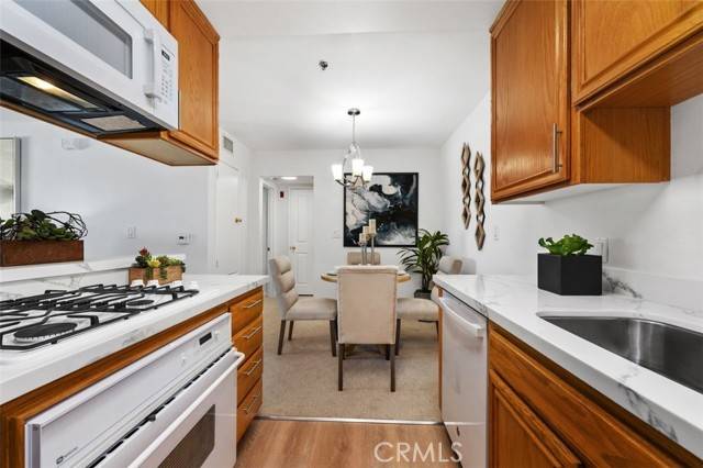 Sherman Oaks, CA 91403,4501 Cedros AVE 338