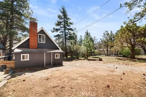 441 Sunset LN, Sugarloaf, CA 92386