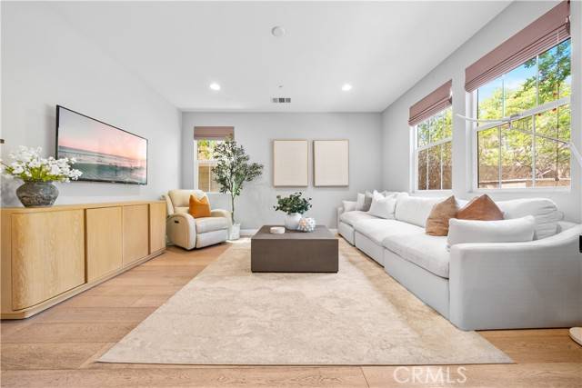 Irvine, CA 92618,228 Wicker