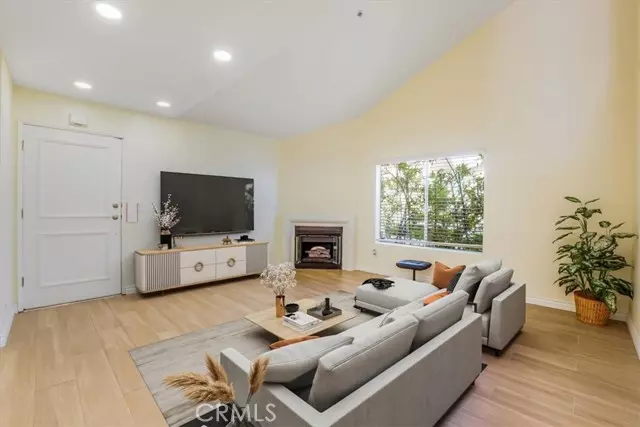 9315 Woodman AVE 8, Arleta, CA 91331