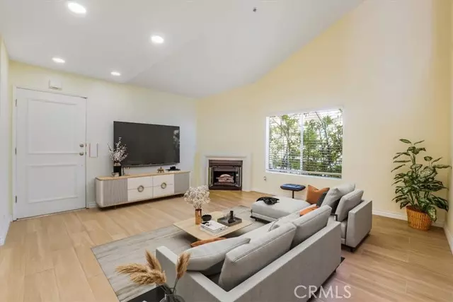 9315 Woodman AVE 8, Arleta, CA 91331