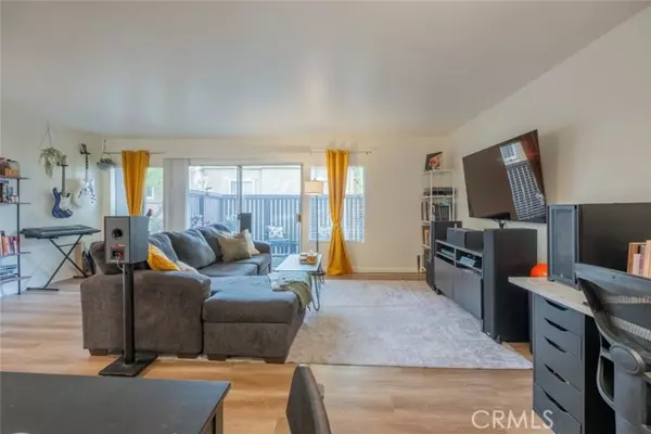 18350 Hatteras ST 132, Tarzana, CA 91356