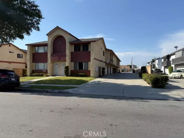 Bellflower, CA 90706,8631 Rose ST