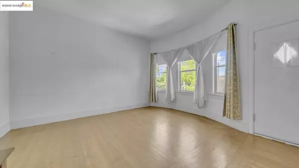 Oakland, CA 94618,413 Cavour St