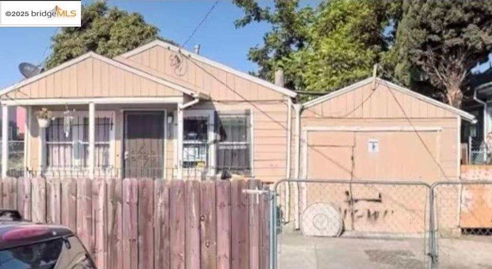 9820 B St, Oakland, CA 94603